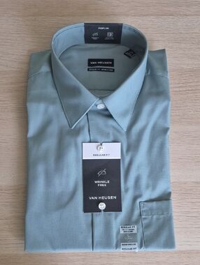 New Van Heusen Light Sage Green Poplin Dress Shirt Large 32/33